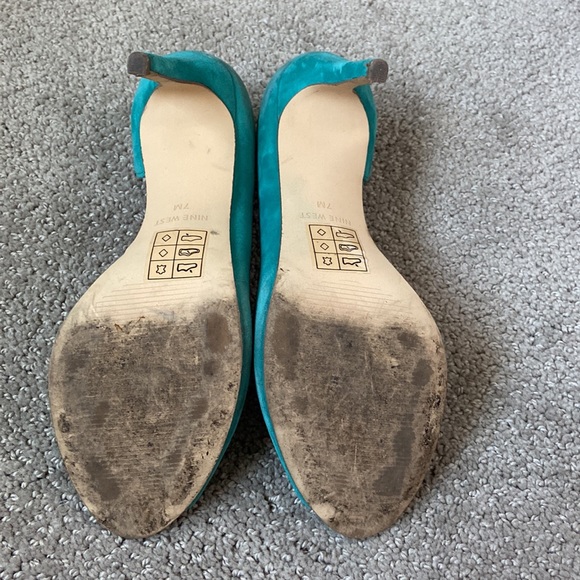 Greenish Blue faux suede peep toe shoe - Picture 5 of 5